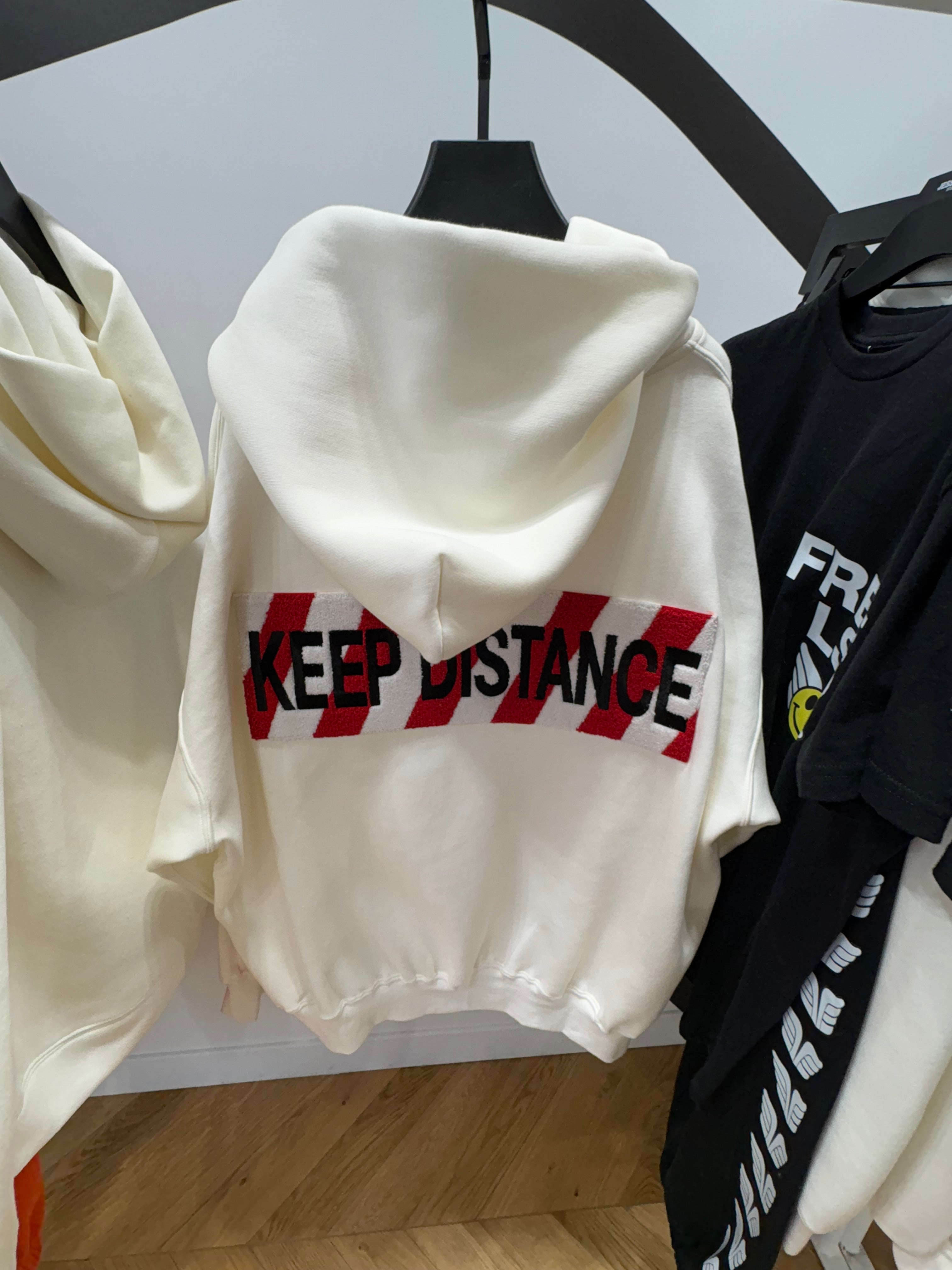 HOODIE basic keep distance White